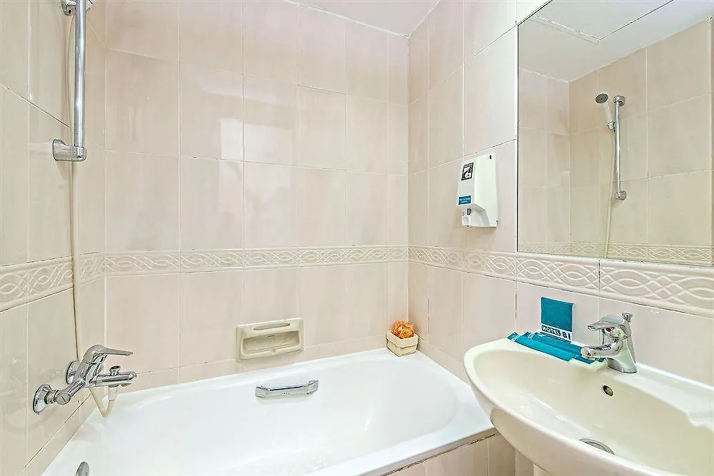 Hotel 81 Premier Hollywood Singapore 2*,