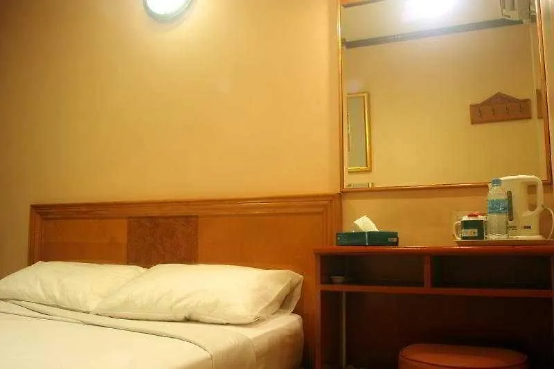 Hotel 81 Premier Hollywood Singapore