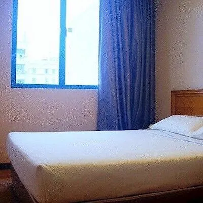 Hotel 81 Premier Hollywood Singapore 2*,  Singapore